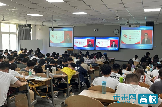 西安工业大学万名学子同上"四史"思政大课