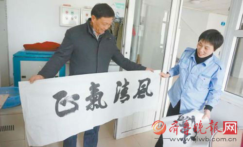 大学宿管大叔写字棒棒哒 喜欢读国学经典