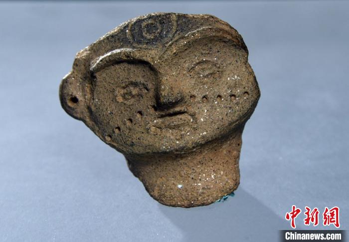 安徽双墩遗址出土7300年前的陶塑人面