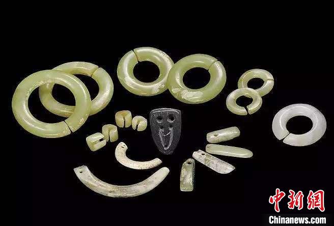 史前“高颜值”玉器展示。邓聪 供图 供图 摄