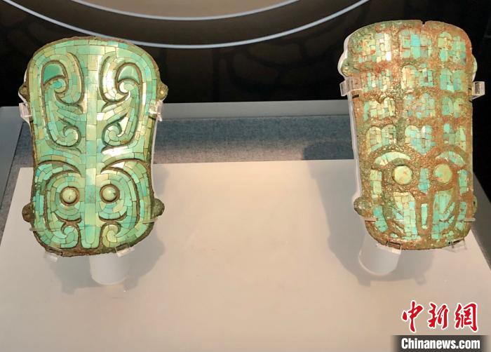 二里头出土精美嵌绿松石兽面纹牌饰展示