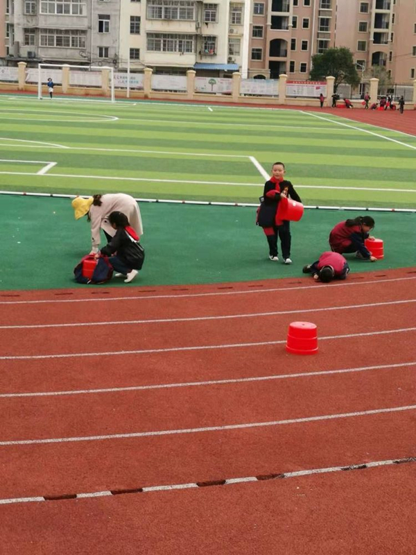 江西省武宁县第四小学同行爱心路,共创文明城