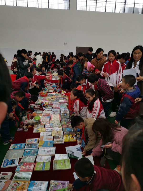 江西省武宁县第四小学同行爱心路,共创文明城