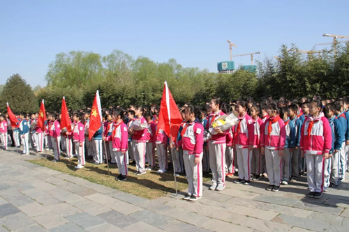 北京市通州区梨园学校开展缅怀先烈清明祭扫活动