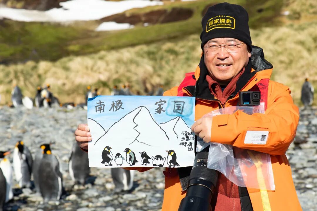 北京小学生何曼琳《南极家园》成首幅亮相南极的少年画作