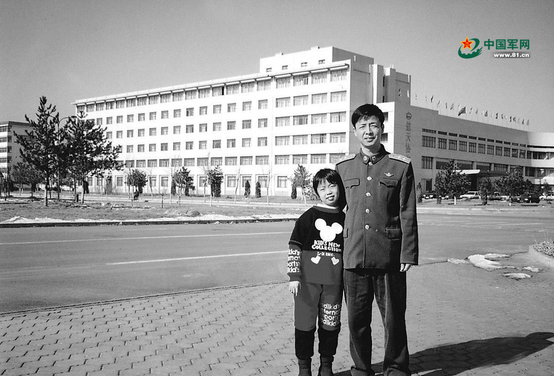 邓满琪记录父亲邓清明飞天圆梦之旅：这一刻，我们等了25年