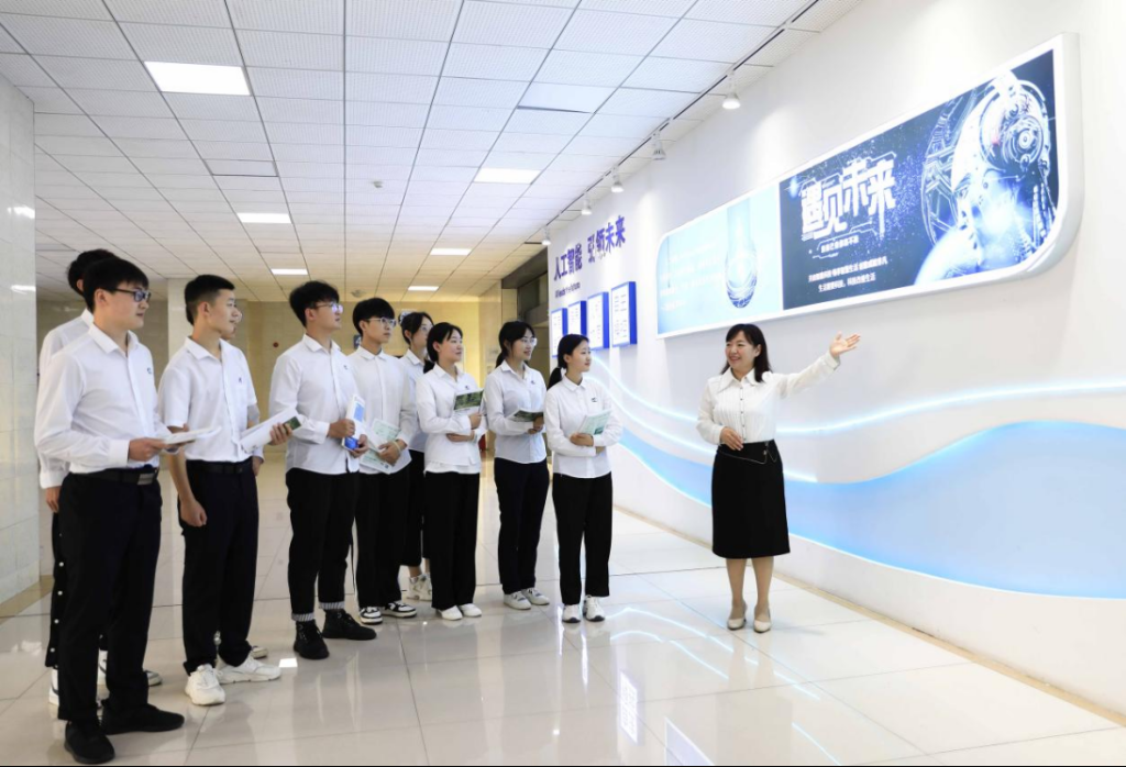 重庆科创职业学院:以“人工智能