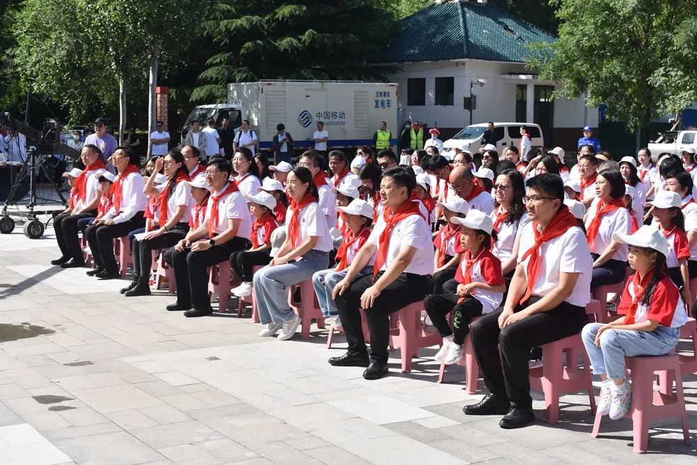 “童心向党 争做先锋”实践育人活动在河南红旗渠举行