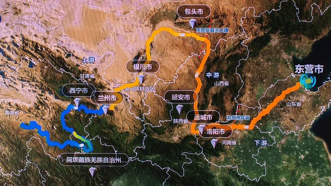 　　△黄河发源于青藏高原，呈“几”字形流经青海、四川、甘肃、宁夏、内蒙古、山西、陕西、河南、山东9省区，全长5464公里。（资料图）