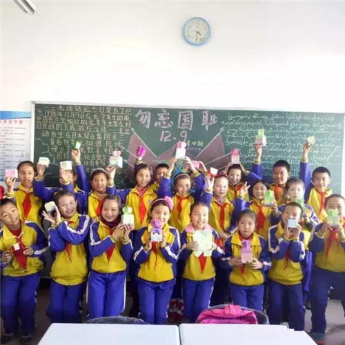 新疆伊吾县中心小学开展手拉手书信交友活动