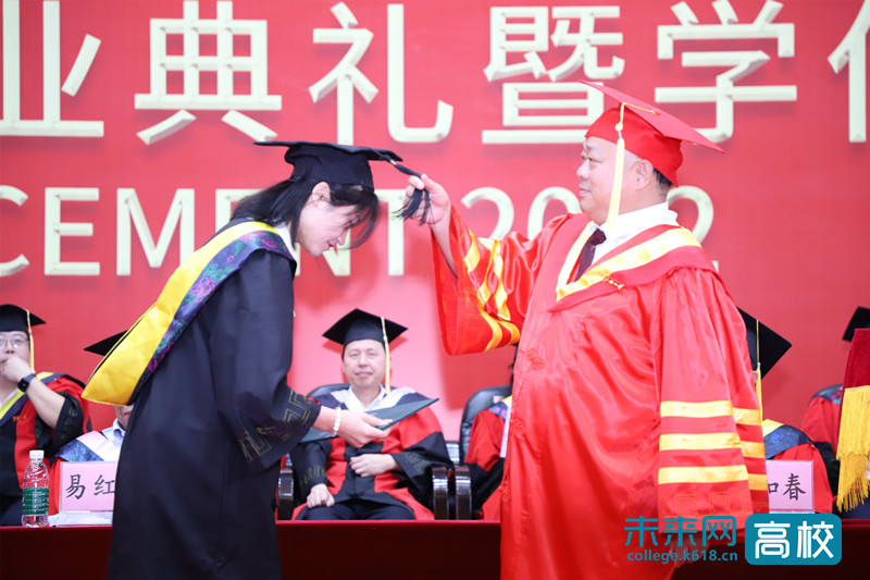 三峡大学校长王炎廷2022年学生毕业典礼上的讲话:青春逢盛世 奋斗正