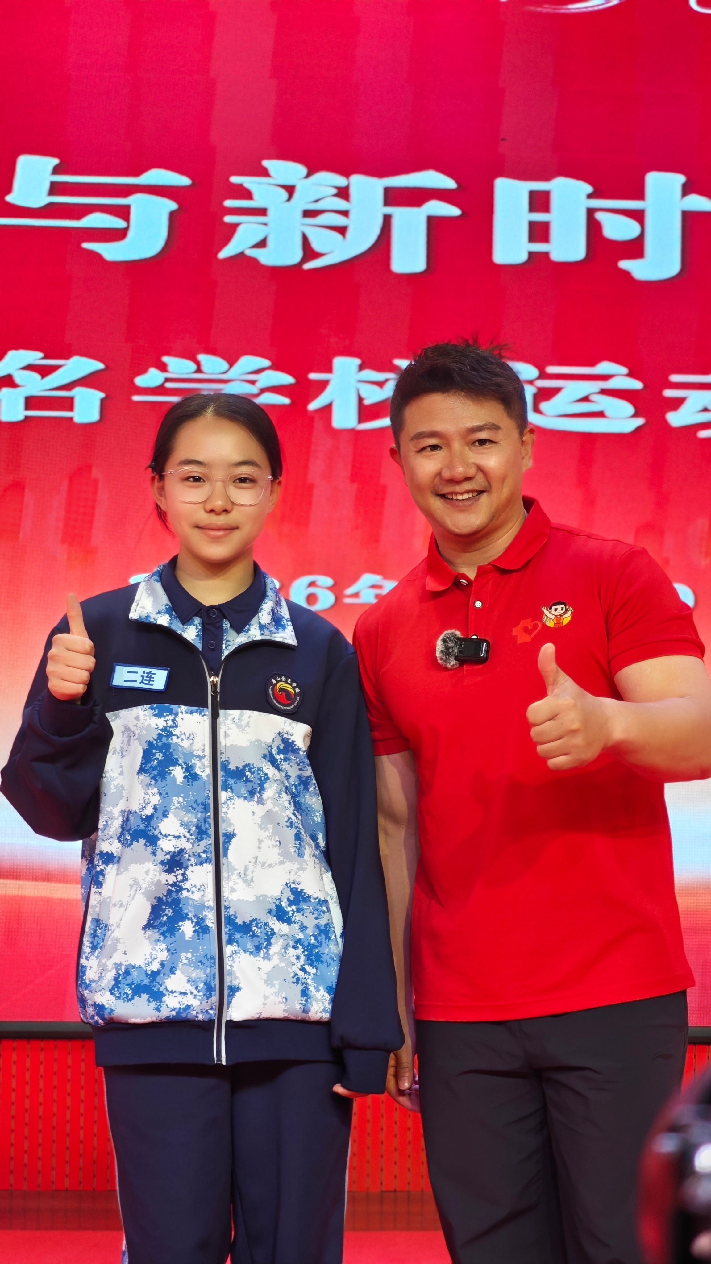 提问并合影5.jpg