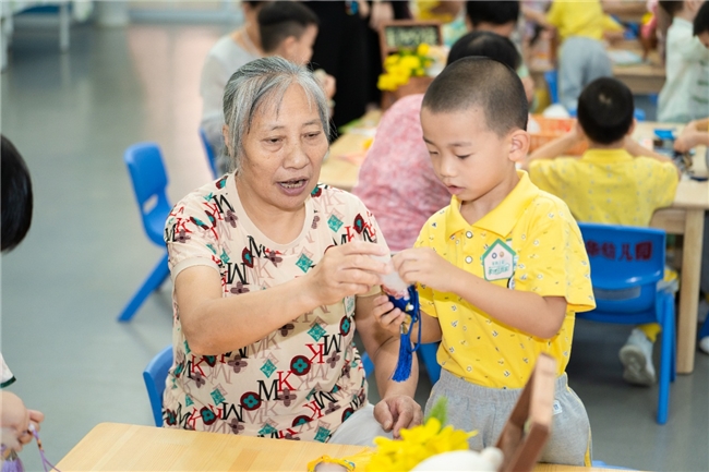 “孝心工程”2024年孝心宣传月：重阳节多地联动，线上线下践行孝心微行动 _未来网