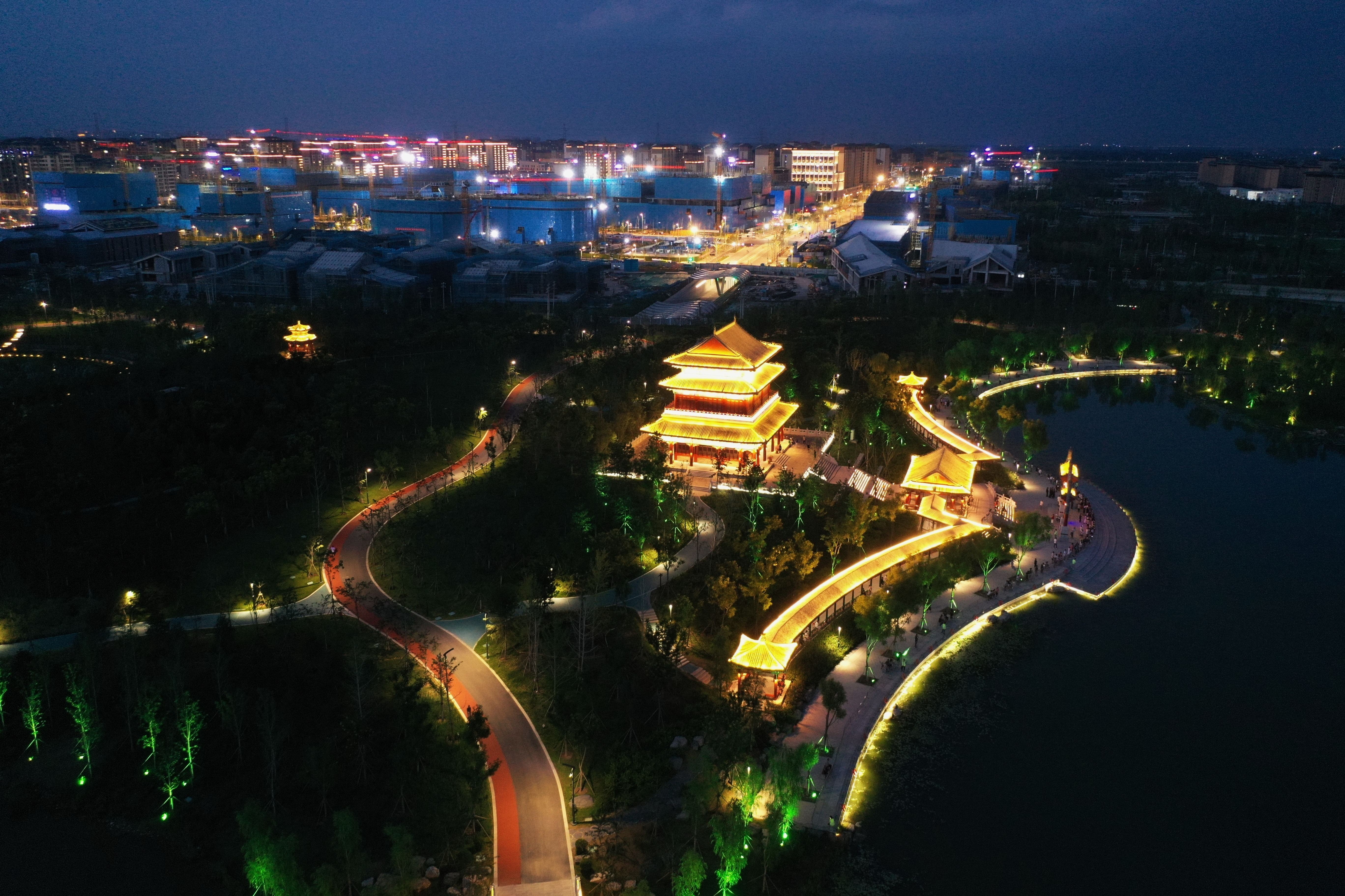 要闻>正文↑2022年7月28日拍摄的雄安新区容东片区金湖公园夜景(无人