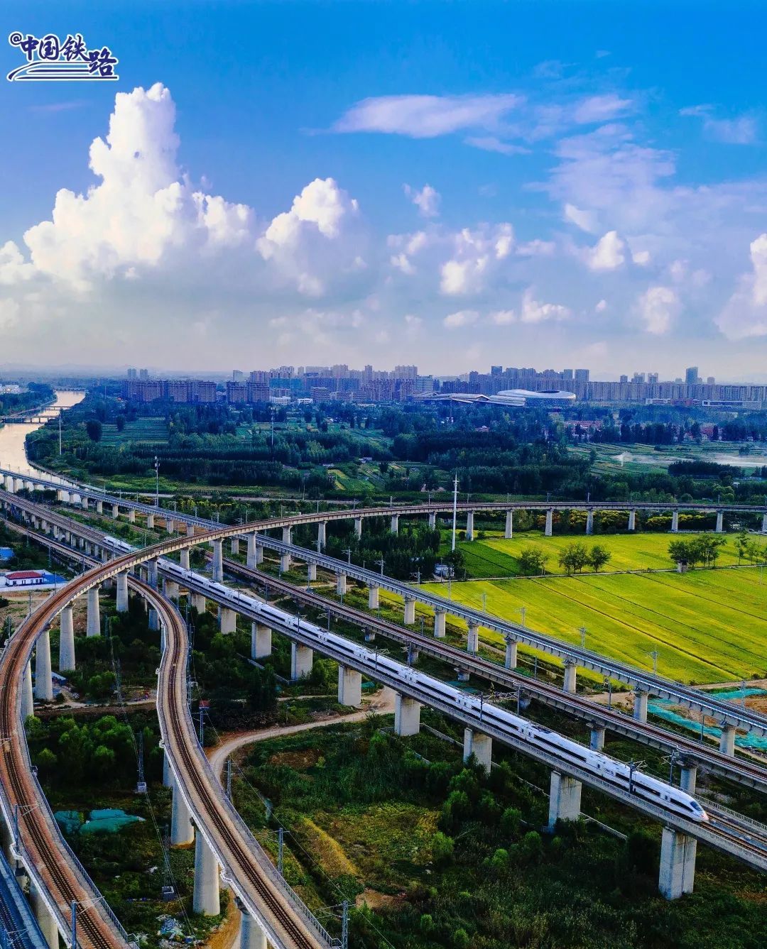 32这两座城市间将有5条高铁
