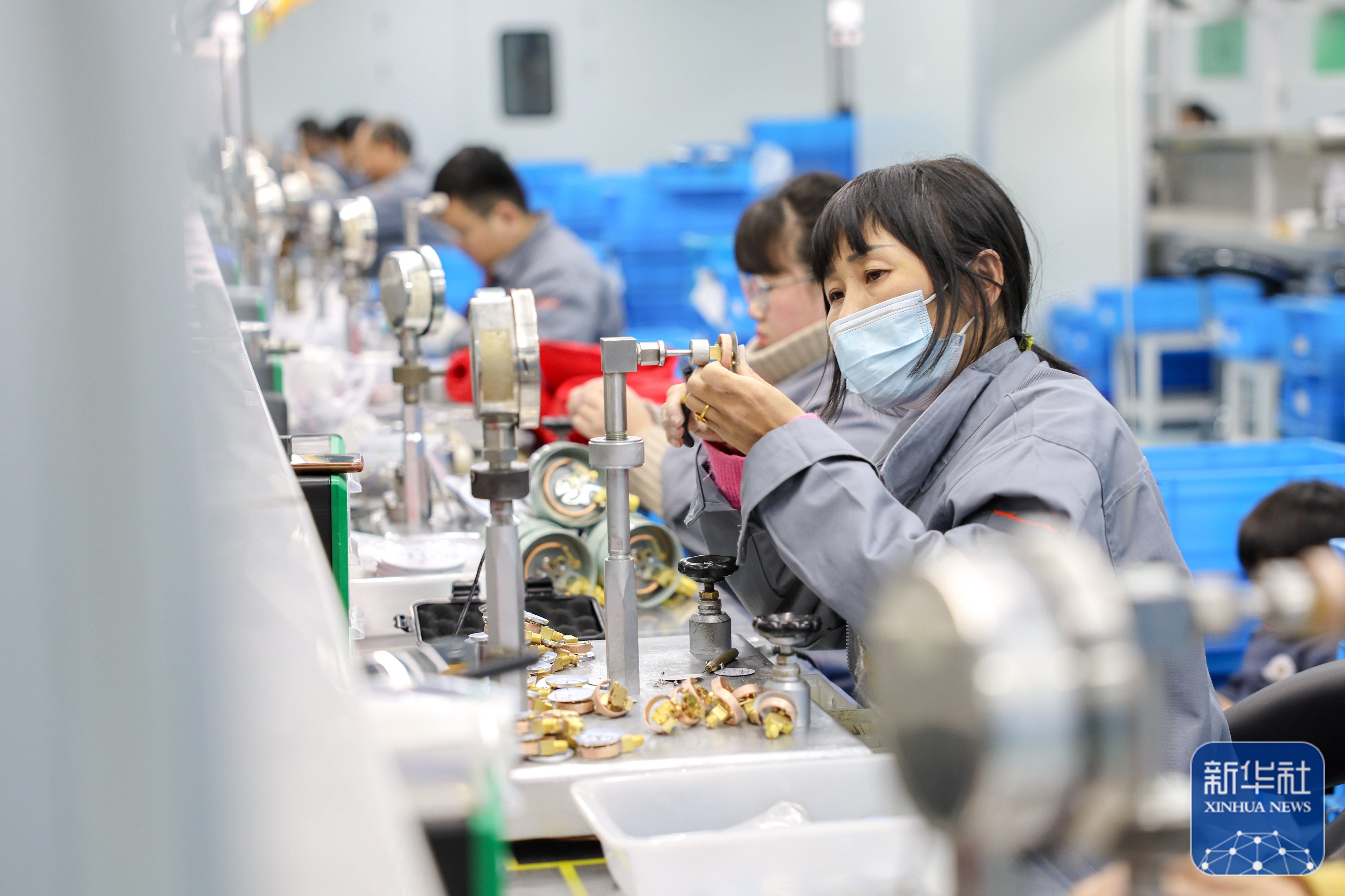 新华全媒丨热火朝天的节后生产一线扫描