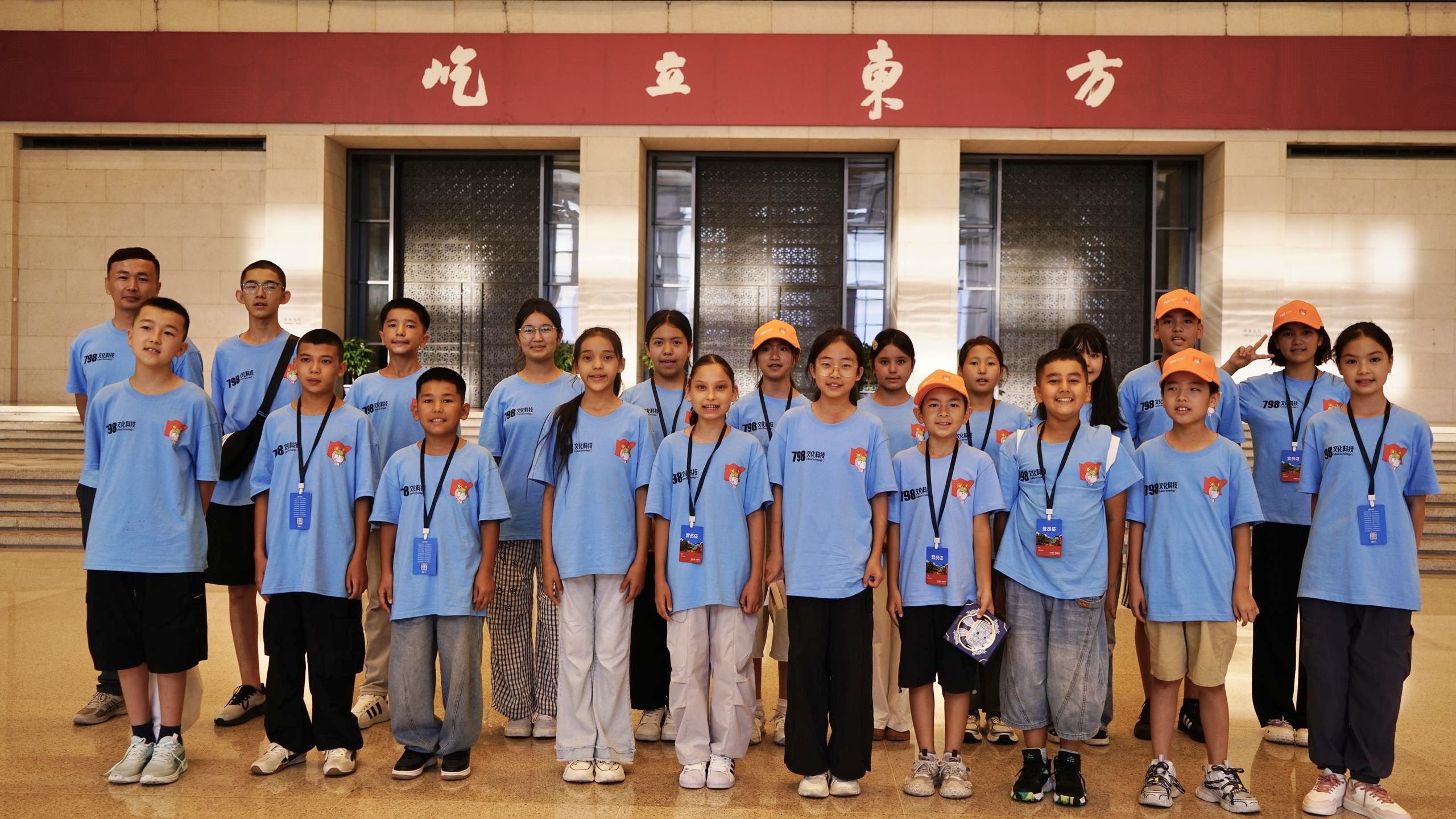 研学少年参观中国国家博物馆.jpg