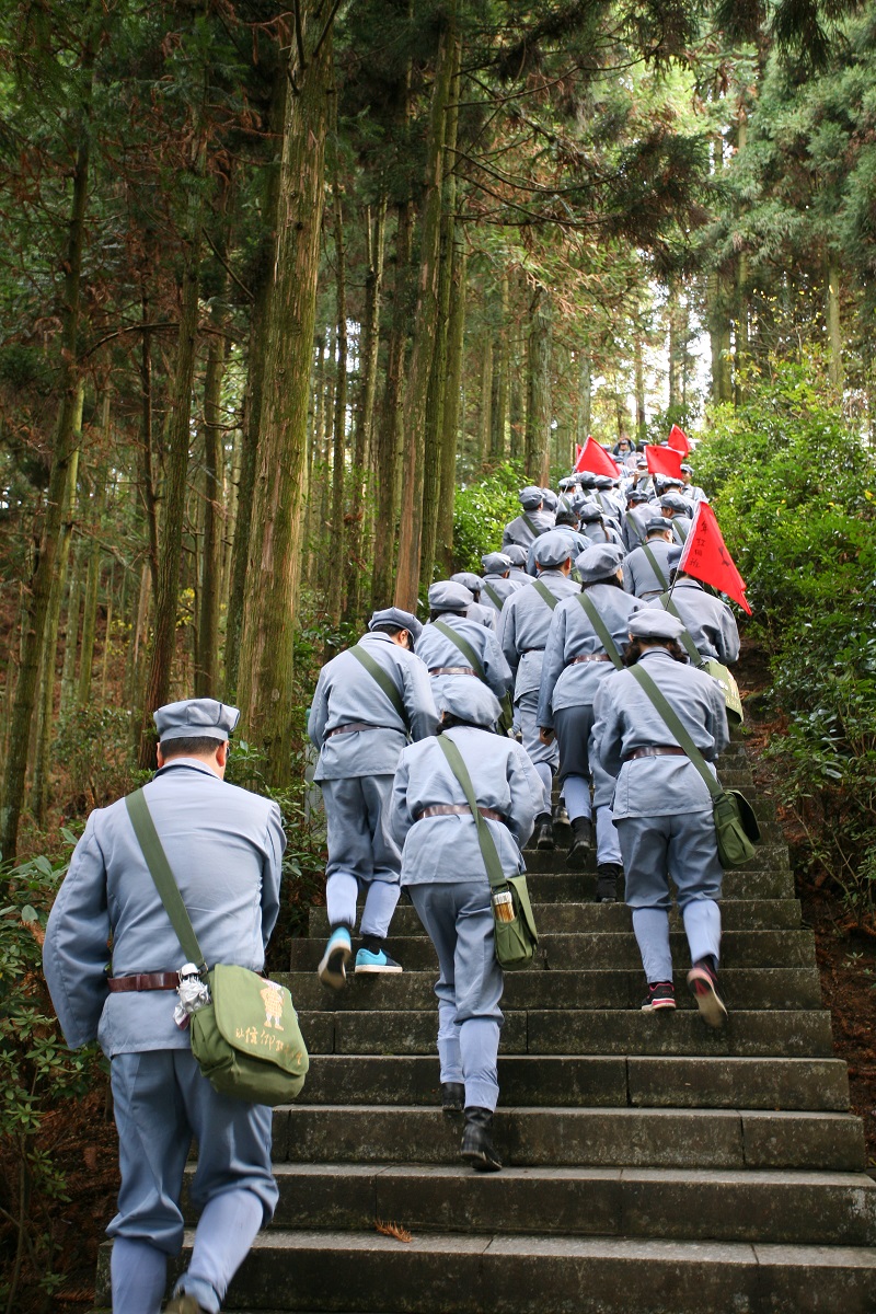脚步轻轻,我们走过翠色井冈_全国青少年井冈山革命传统教育基地